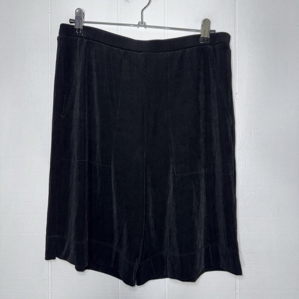Chico’s Travelers Women’s Slinky Knit Shorts With Pockets Black Size 1, M NWT
